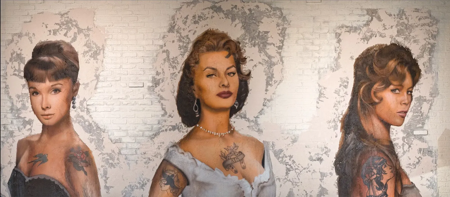 Golden Attitude — Leading Ladies — mural by Carmo in Fort Lauderdale, FL